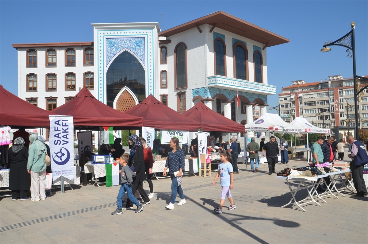 Kütahya'da Gazze'ye Yönelik Yardım Çarşısı Kuruldu