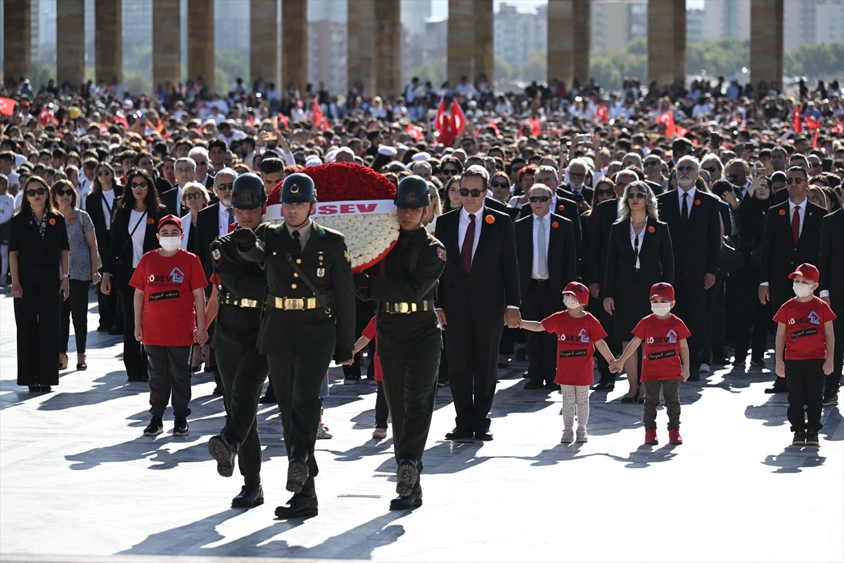 LÖSEV Üyeleri Anıtkabir'i Ziyaret Etti