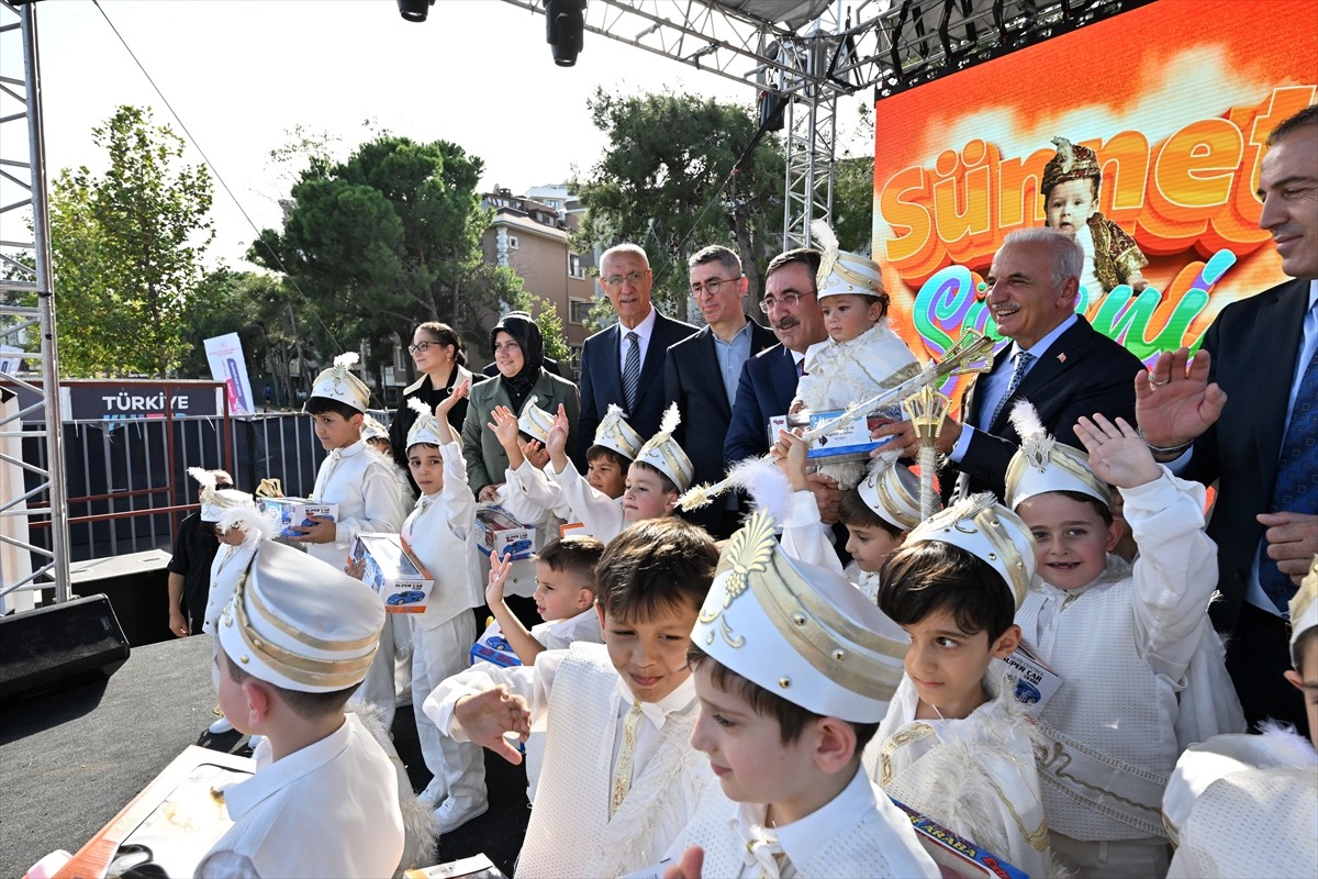 Ümraniye'de Sünnet Şöleni: Çocuklar Geleceğimizin Teminatı