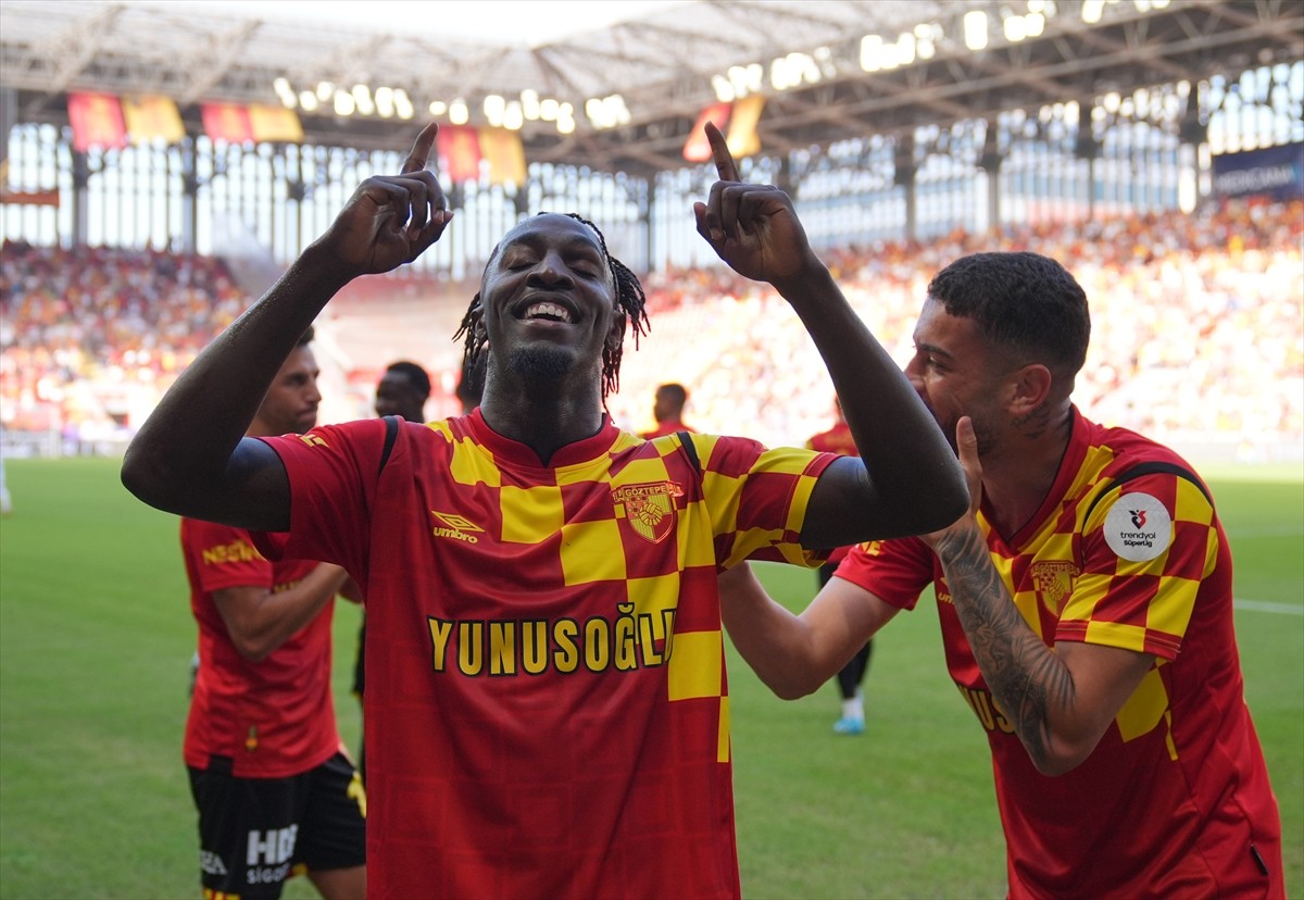 Göztepe, Trendyol Süper Lig'de Sivasspor'u 2-0 Önde Tamamladı