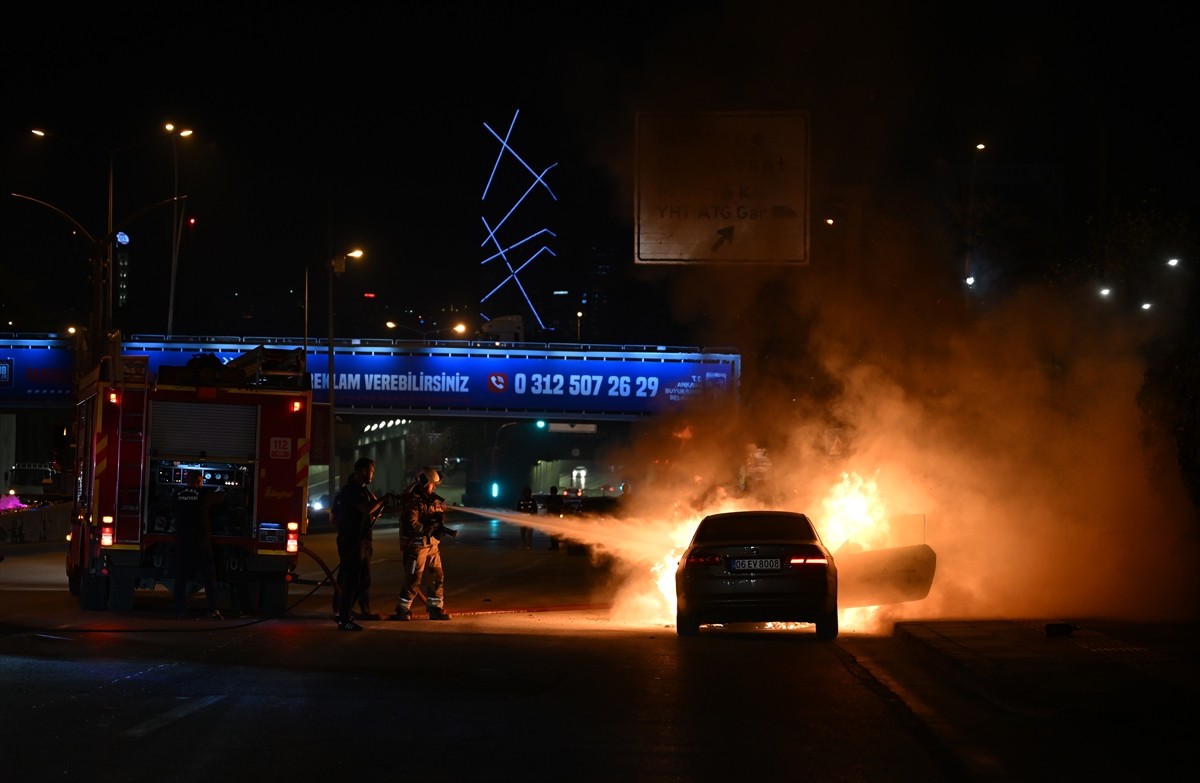 Başkentte Seyir Halindeki Araçta Yangın Çıktı