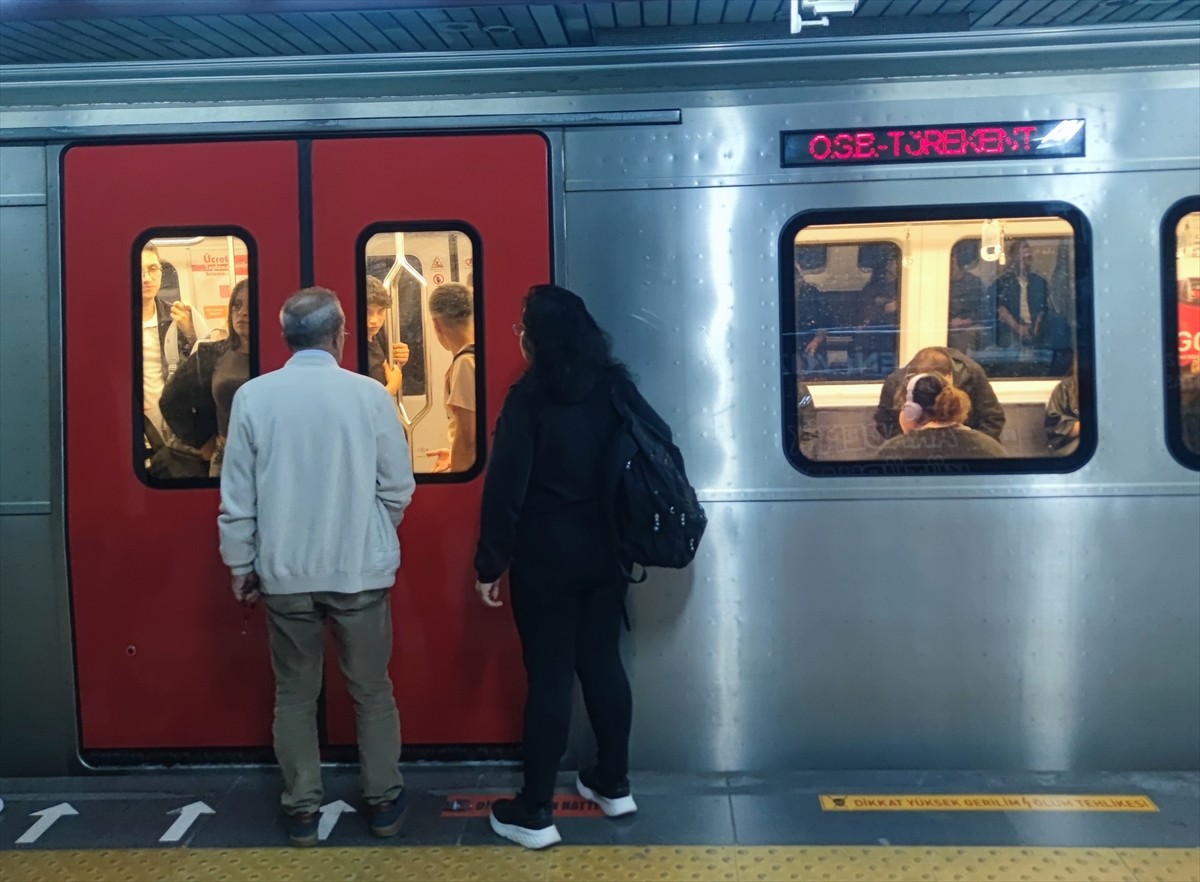 Başkentte Metro Hattında Arıza: Seferler Durdu