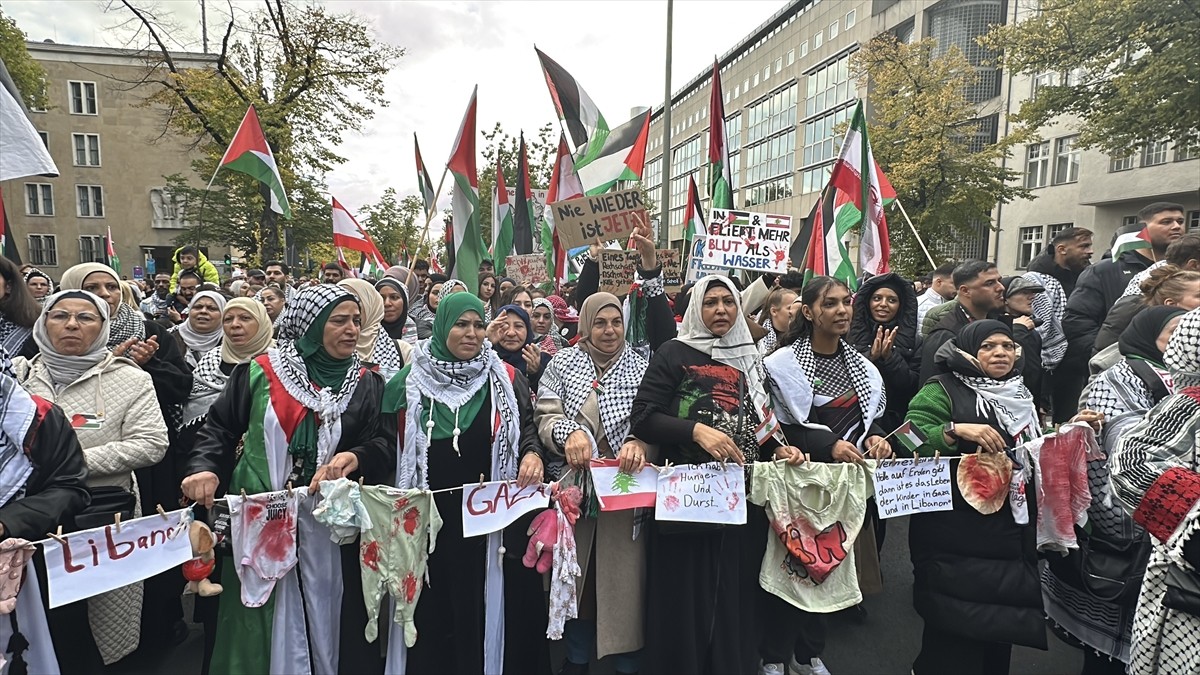 Almanya'da Filistin Gösterileri ve Polis Şiddeti Protesto Edildi