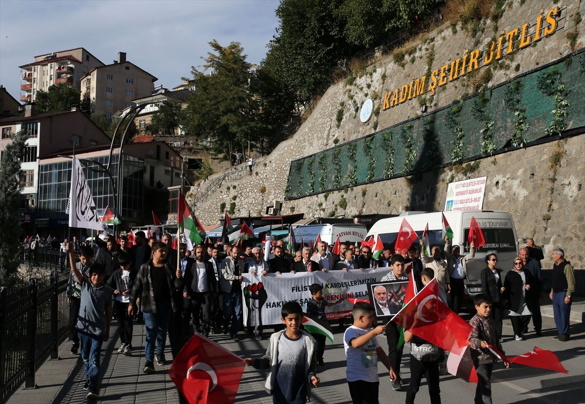 Van ve Bitlis'te Gazze İçin Protesto Gösterileri Düzenlendi