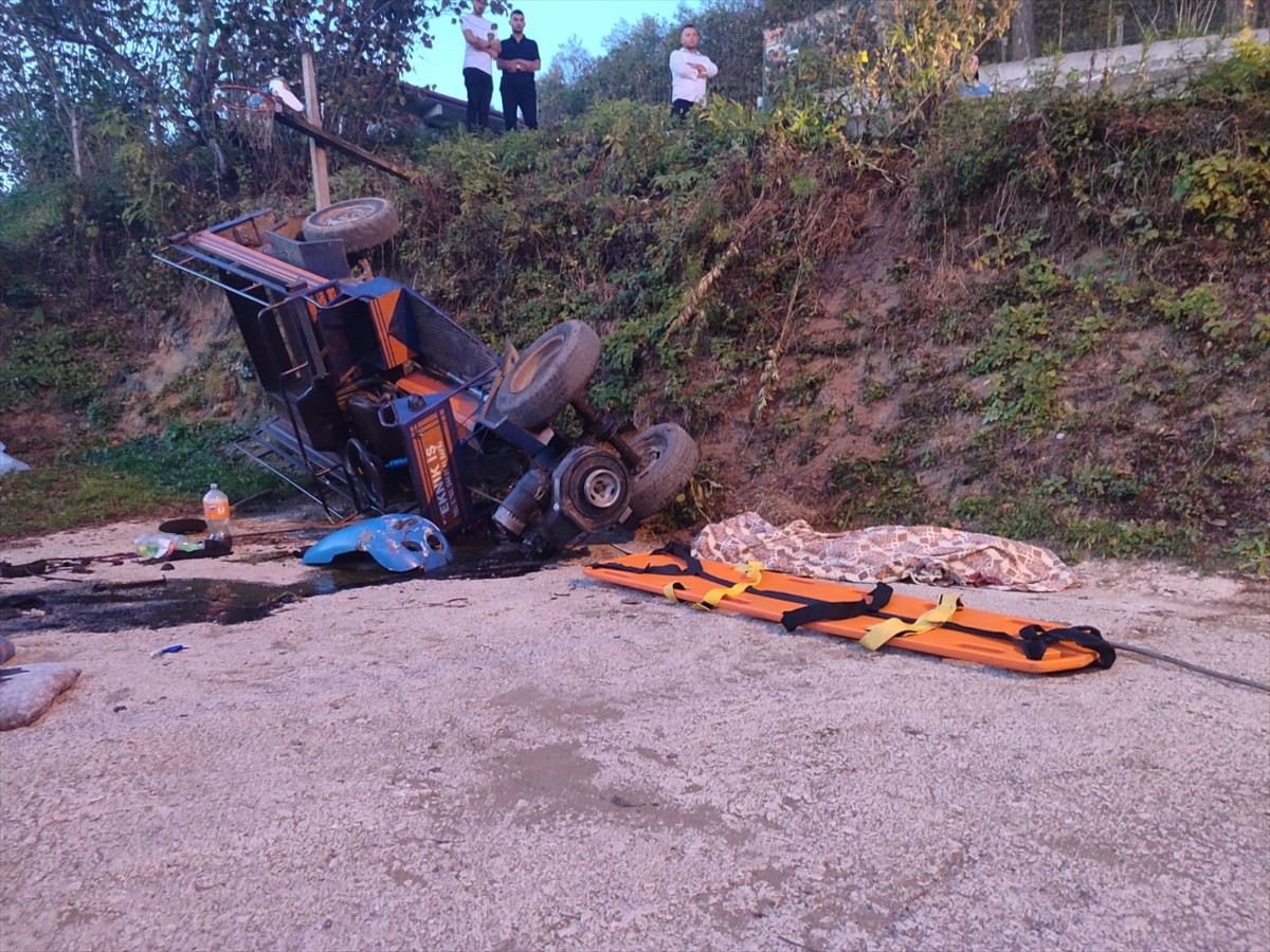 Aybastı'da Tarım Aracının Devrilmesi: 1 Çocuk Hayatını Kaybetti, 3 Yaralı