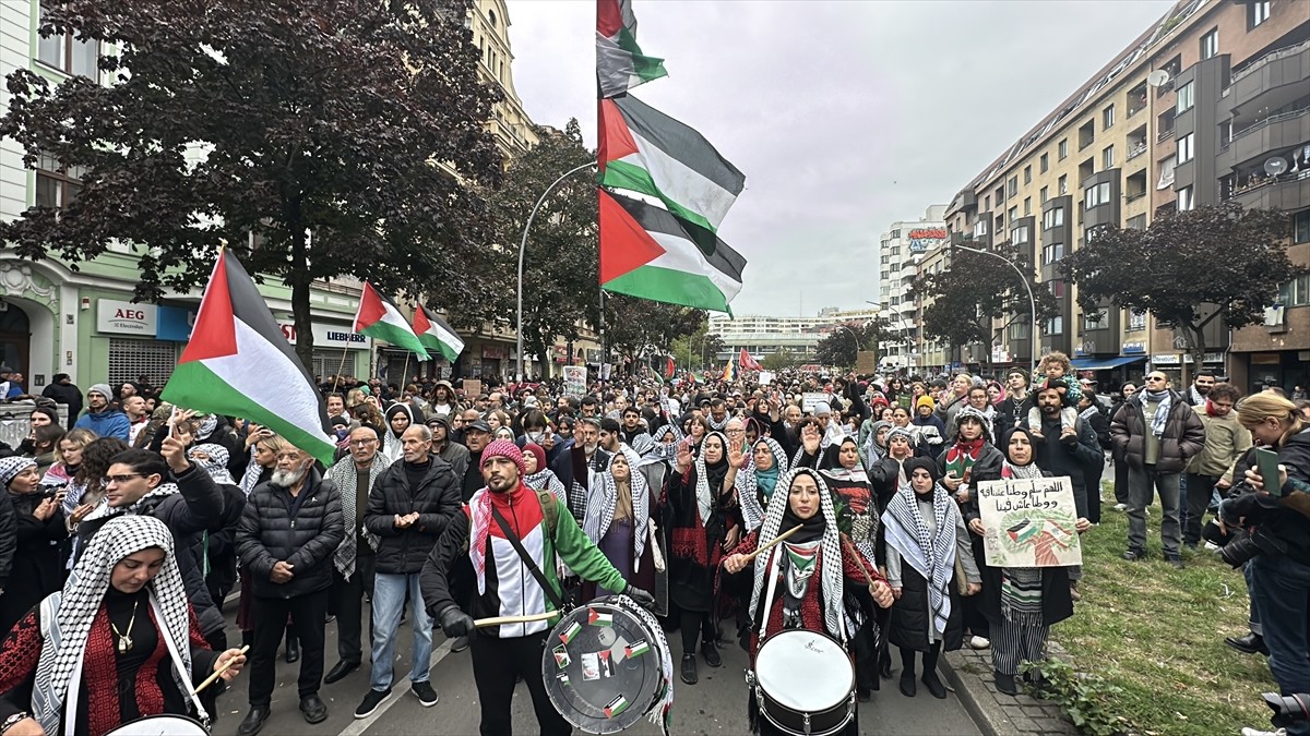 Berlin'de Filistin'e Destek Gösterisine Polis Müdahalesi