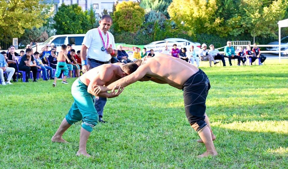 19. Uluslararası Turgut Özal Karakucak Güreşleri'nin Kazananı Samet Özaslan