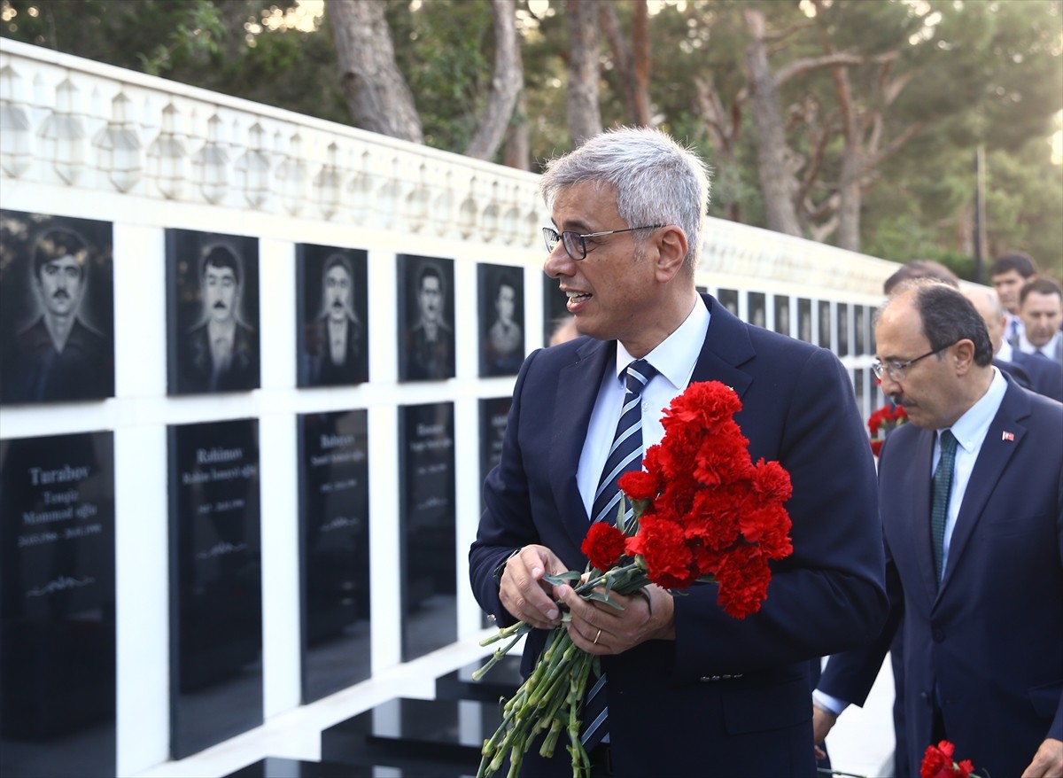 Türk Devletleri Teşkilatı Sağlık Bakanları Bakü'de Şehitlikleri Ziyaret Etti