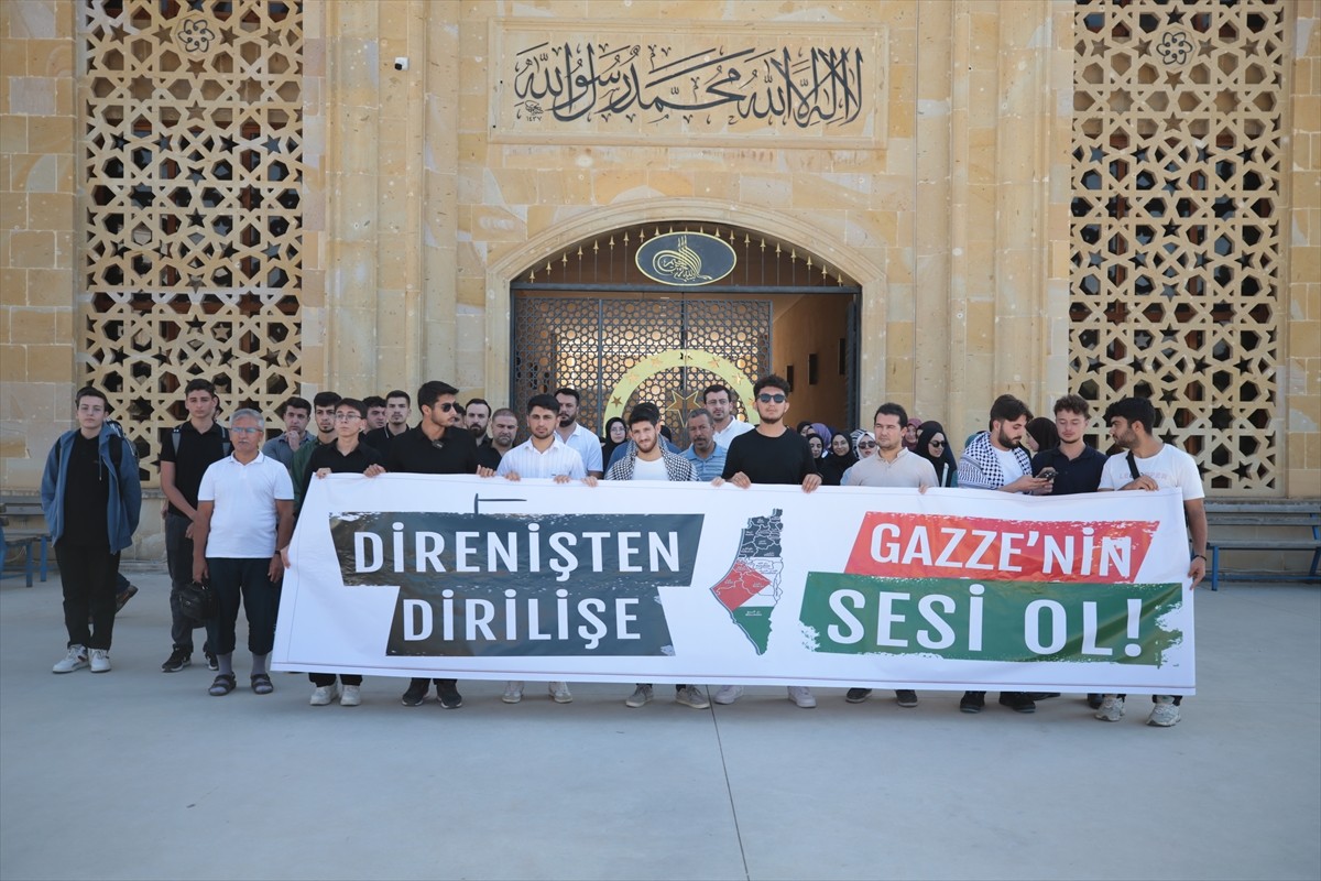 TÜGVA Antalya'dan İsrail'in Saldırılarına Protesto Yürüyüşü