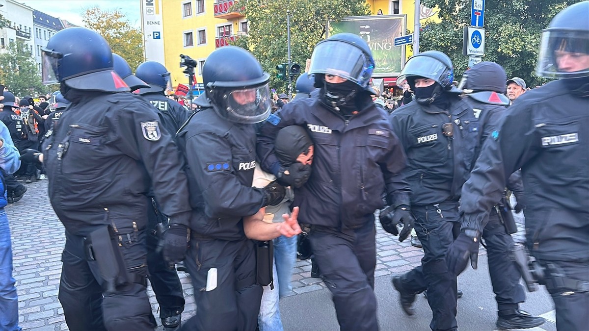 Berlin'de Filistin Destek Gösterisine Polis Müdahalesi