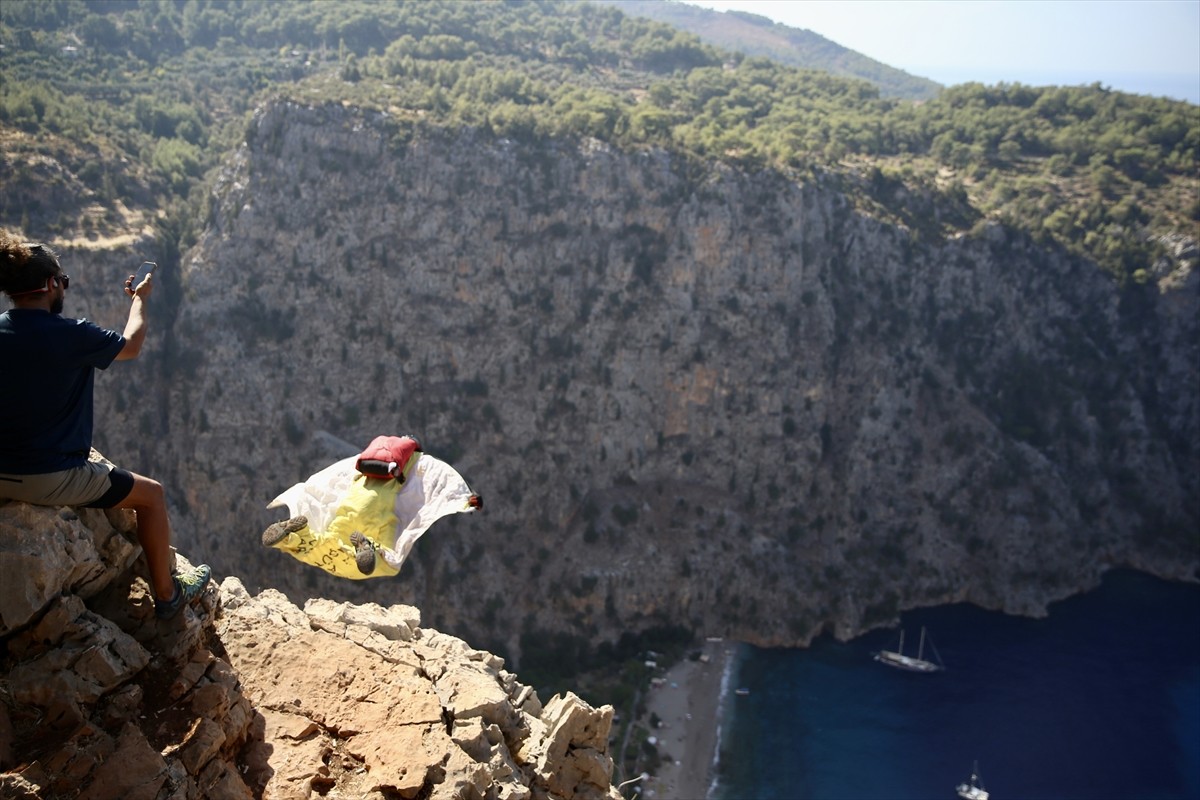 Cengiz Koçak'ın Uçuşu: Kelebekler Vadisi'nde Wingsuit Heyecanı