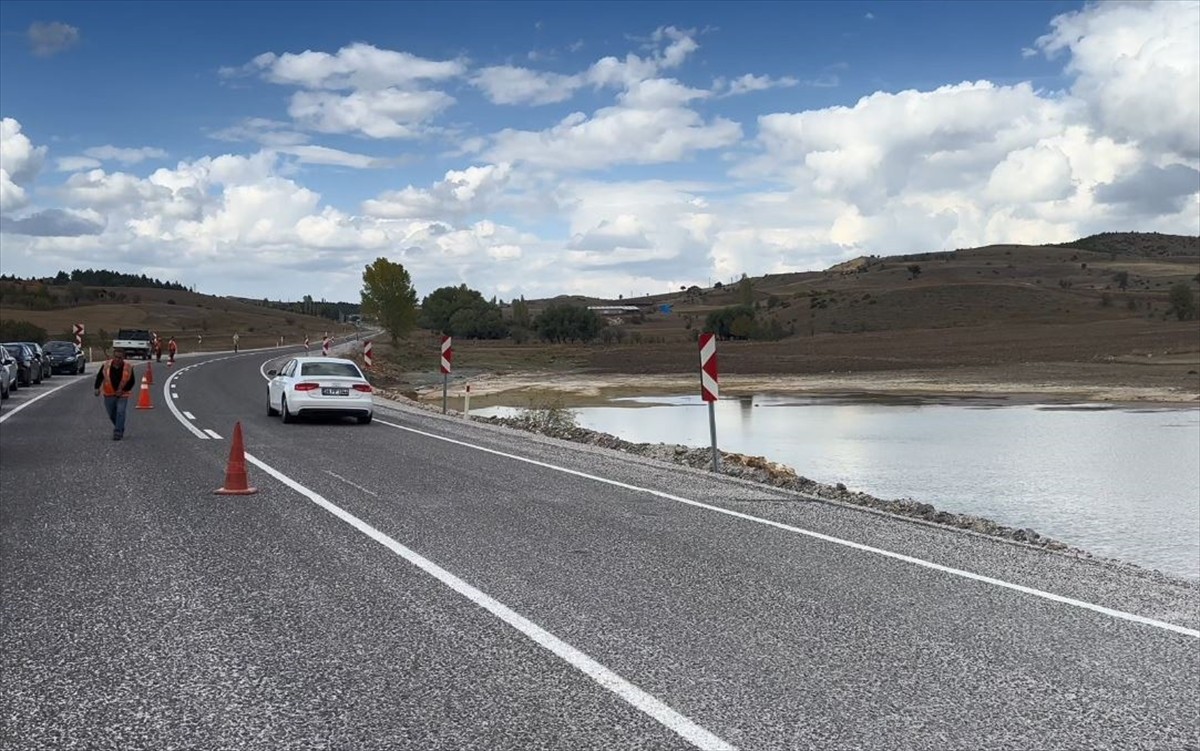 Kütahya'da Heyelan Sonrası Yol Yeniden Trafiğe Açıldı