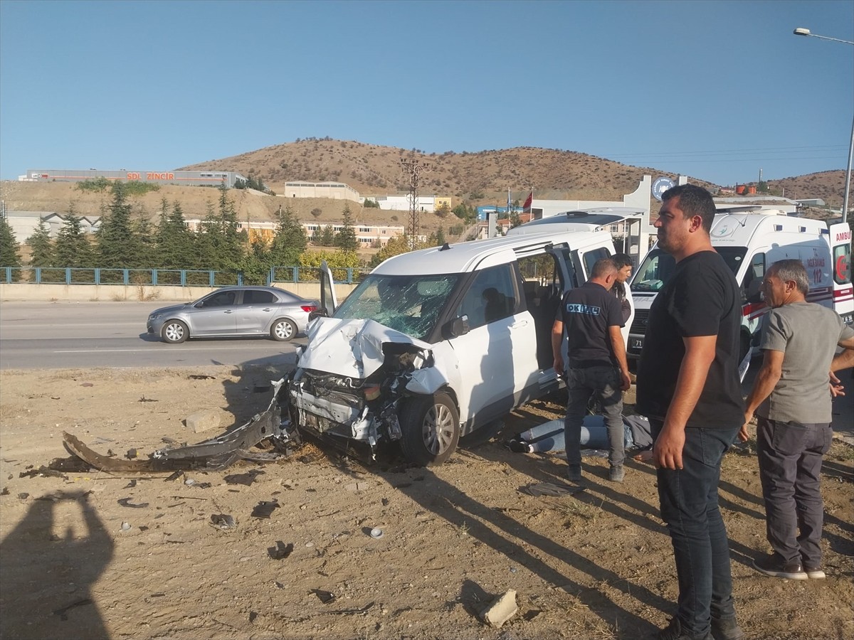 Kırıkkale'de Trafik Kazası: 1 Ölü, 1 Yaralı