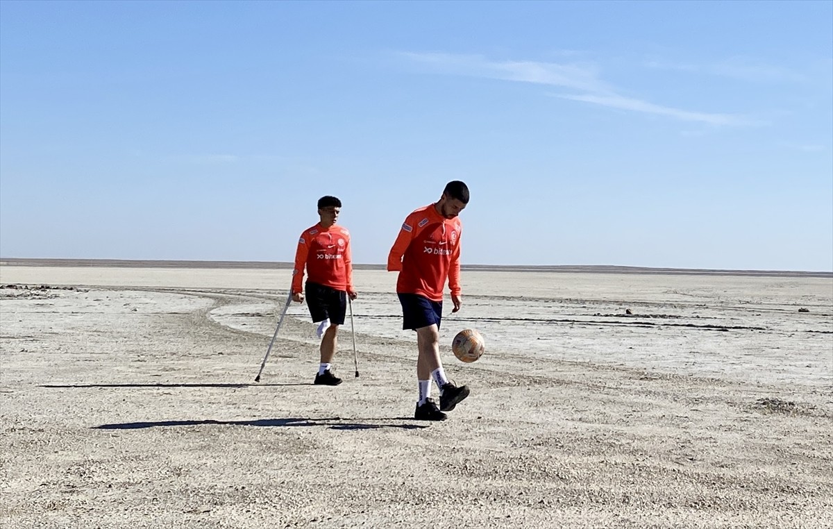 Ampute Milli Futbol Takımı Seyfe Gölü'nde Kuraklığa Dikkat Çekti