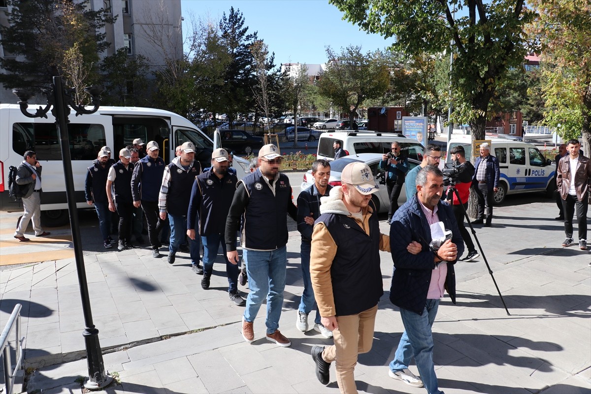 Erzurum'da 25 Şüpheli Operasyonla Gözaltına Alındı