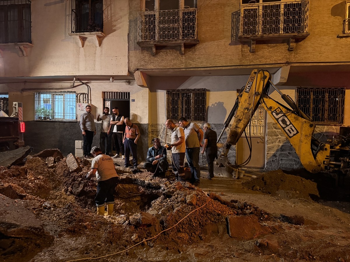 Gaziantep'te Alt Yapı Çalışmasında Doğal Gaz Kaçağı Oluştu