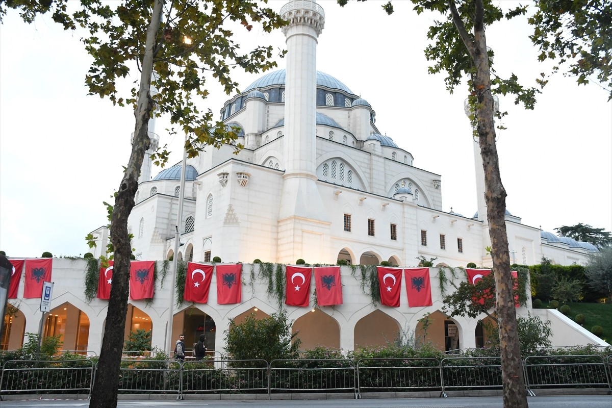 Tiran Sokakları Erdoğan'ın Ziyaretine Hazır