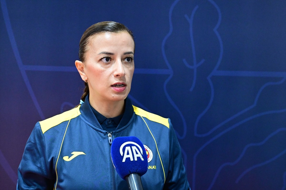 Pelin Çelik'le Voleybolda İki Görev, Bir Hedef