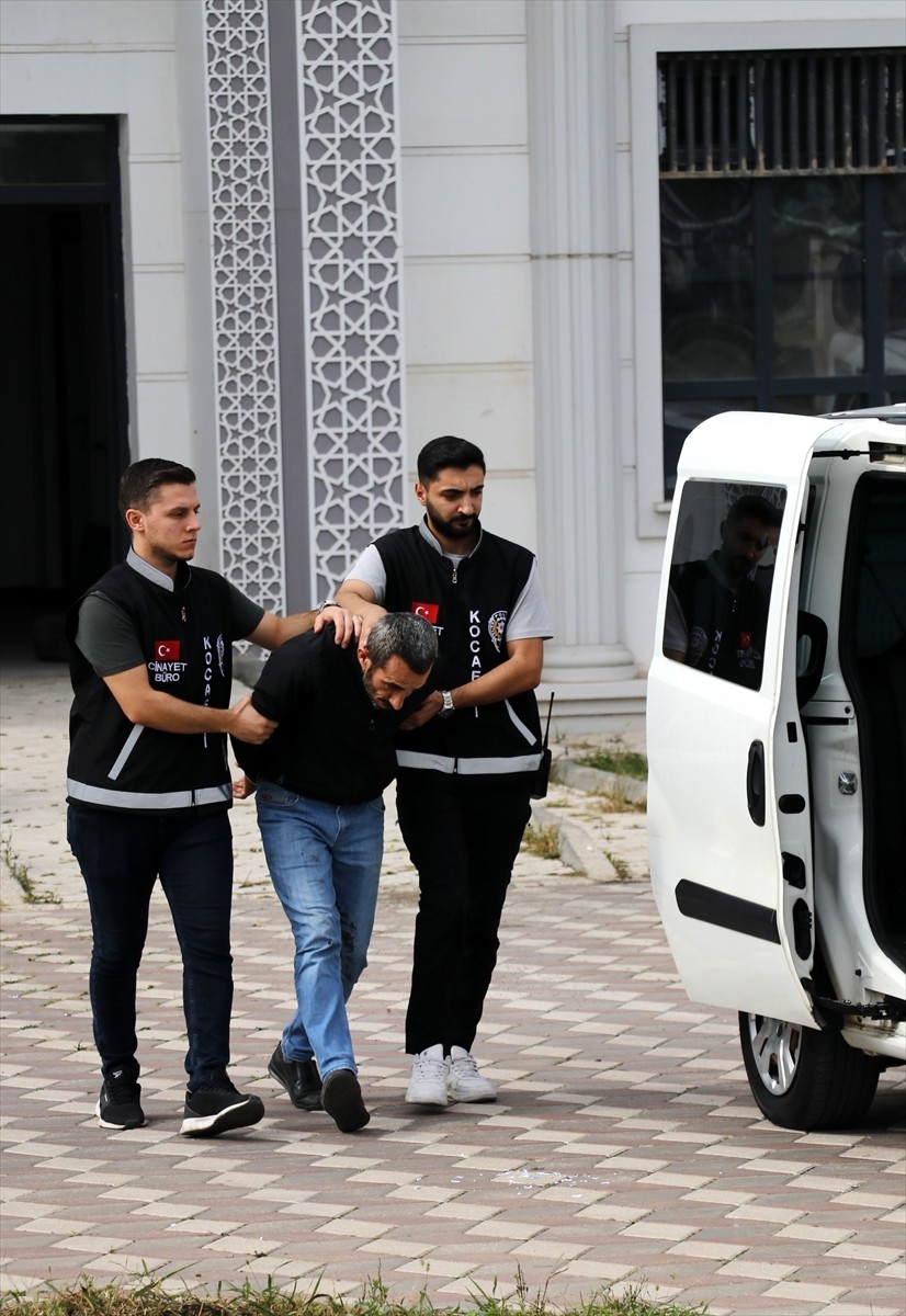 Kocaeli'de Cinayet Zanlısı Halk Otobüsünde Yakalandı