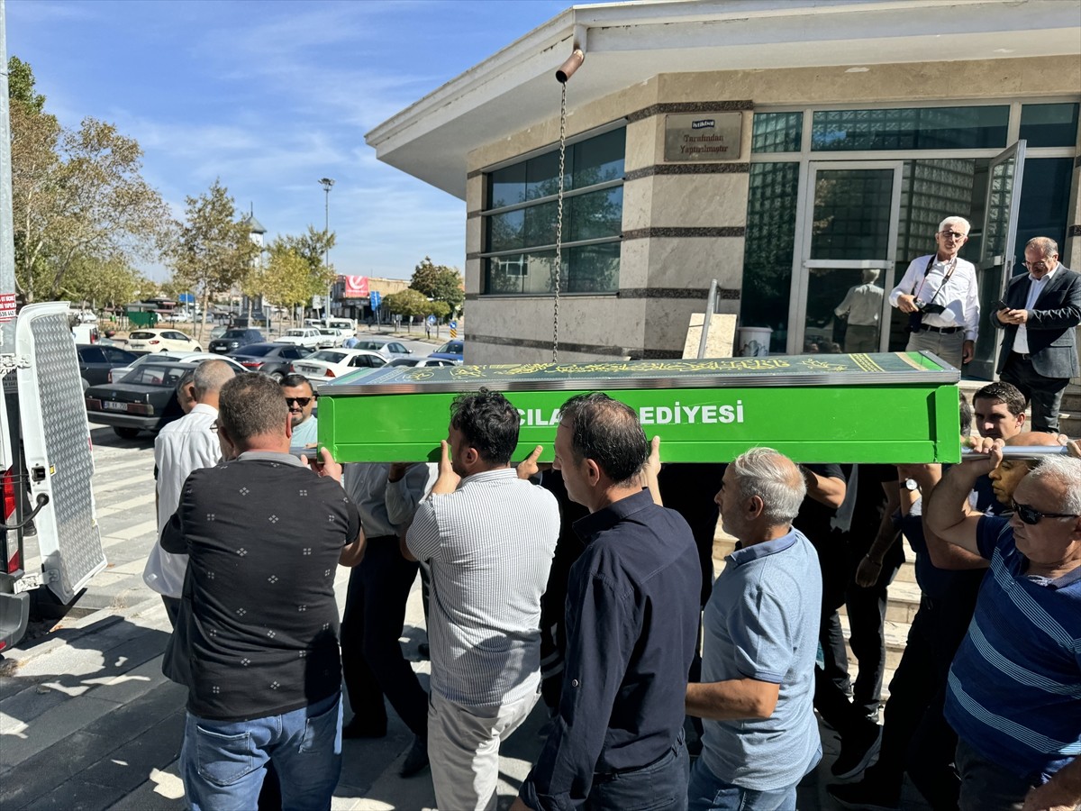 Kayseri'de Trafik Kazasında Hayatını Kaybeden Öğretmen Uğurlandı