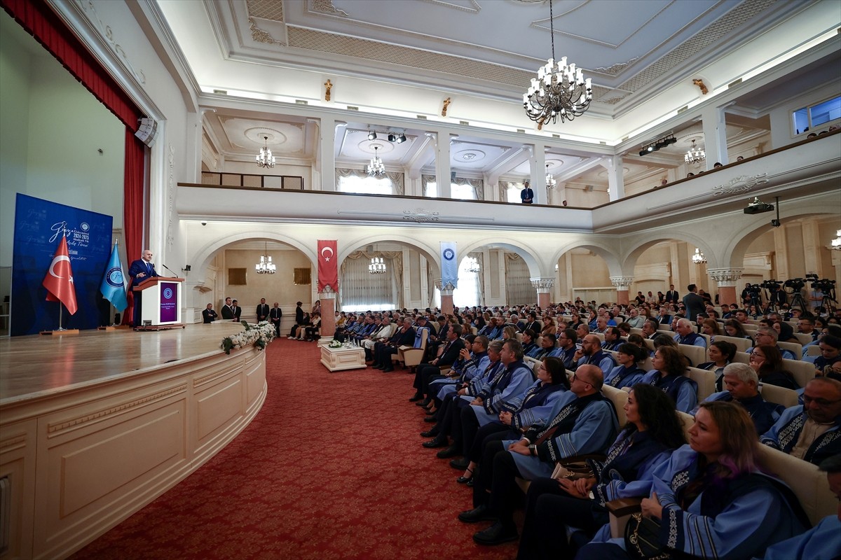 TBMM Başkanı Kurtulmuş, Gazi Üniversitesi'nde Yeni Anayasa Çağrısı Yaptı