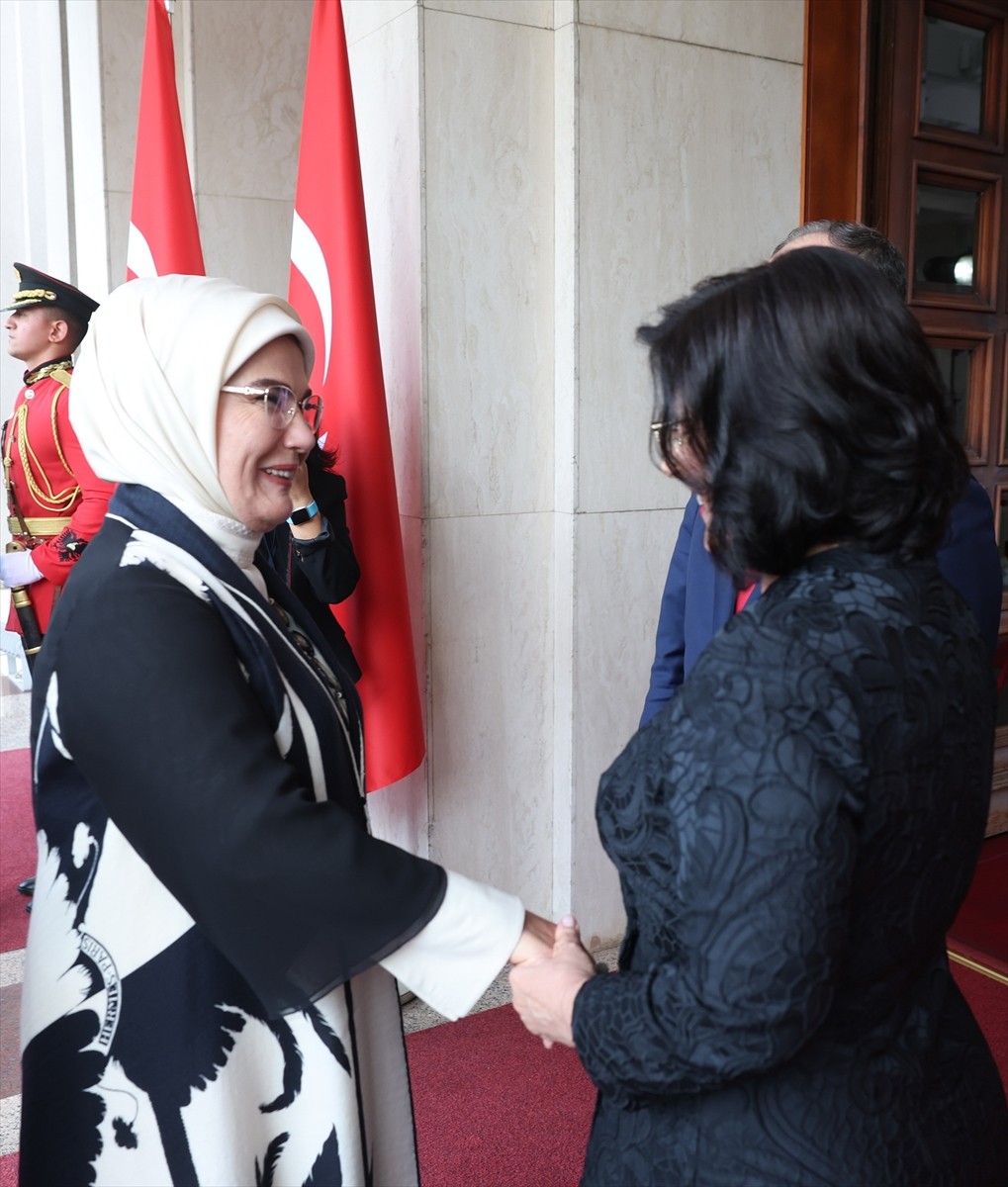 Emine Erdoğan ve Armanda Begay'dan Önemli Görüşme