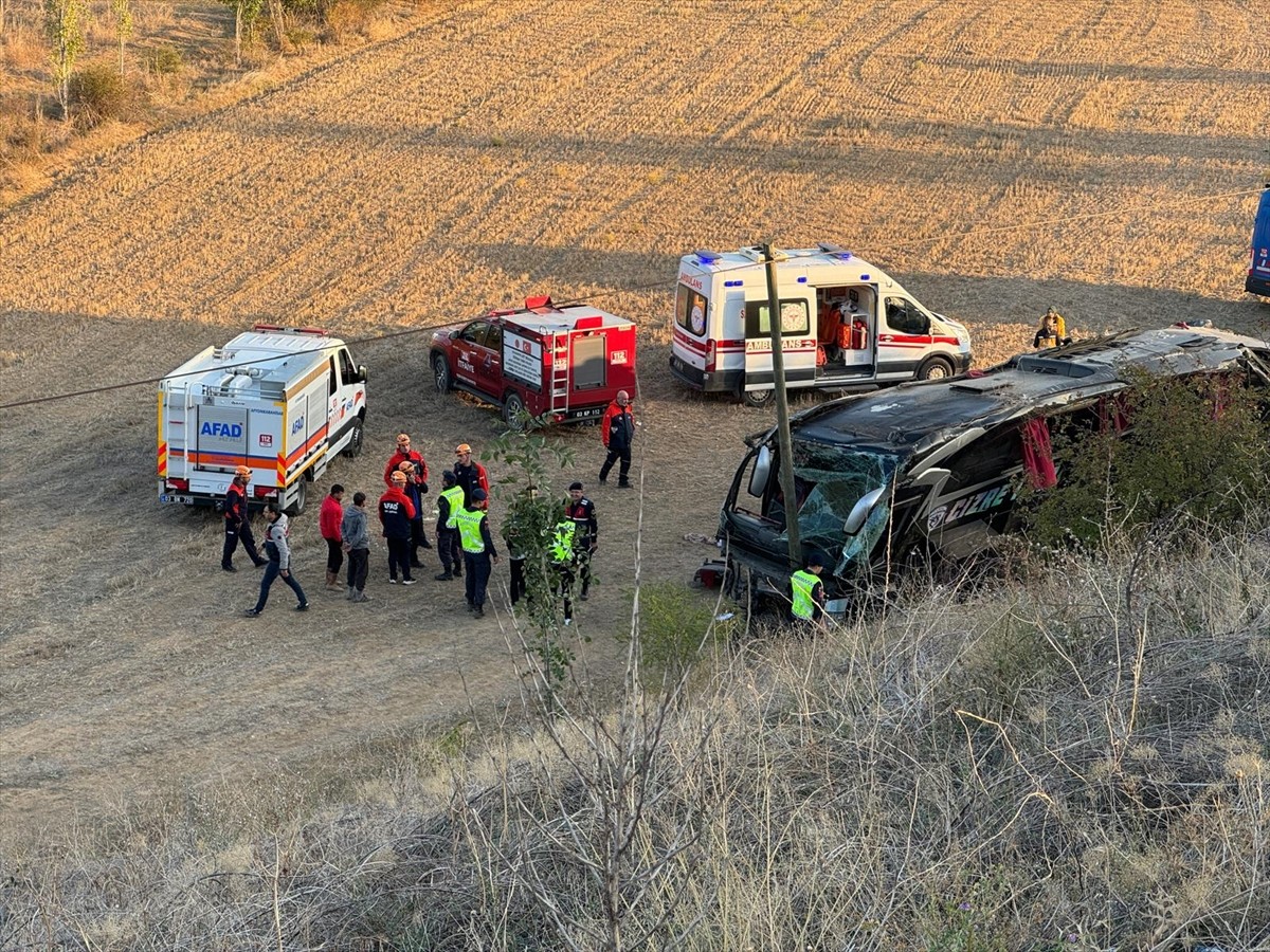 Afyonkarahisar'da Otobüs Kazası: 21 Yaralı