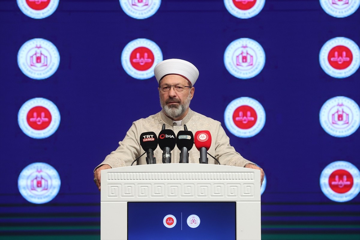 Diyanet İşleri Başkanı Erbaş, Diyanet Akademisi Sempozyumu'nda Önemli Mesajlar Verdi