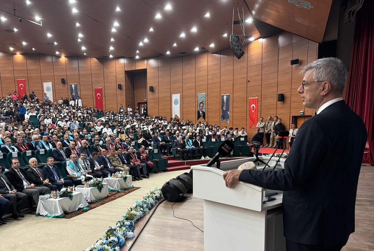 Bakan Memişoğlu'ndan Kafkas Üniversitesi'nde İyilik ve Kötülük Üzerine Vurgu