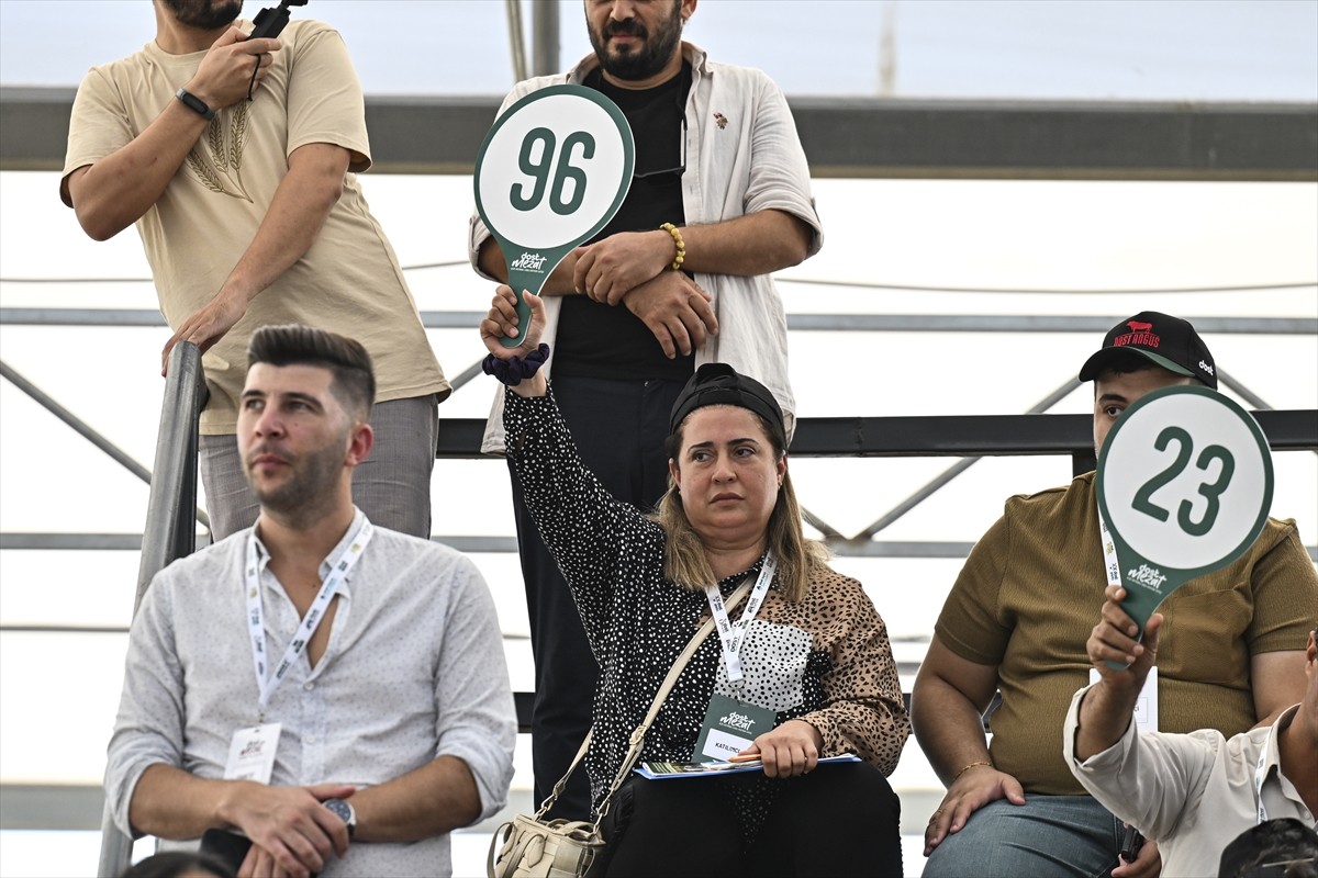 Adana'da Kadın Çiftçilere Özel Mezatta İndirim Uygulandı