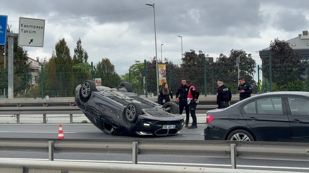 Şişli'de Otomobil Kazası: Sürücü Yaralandı