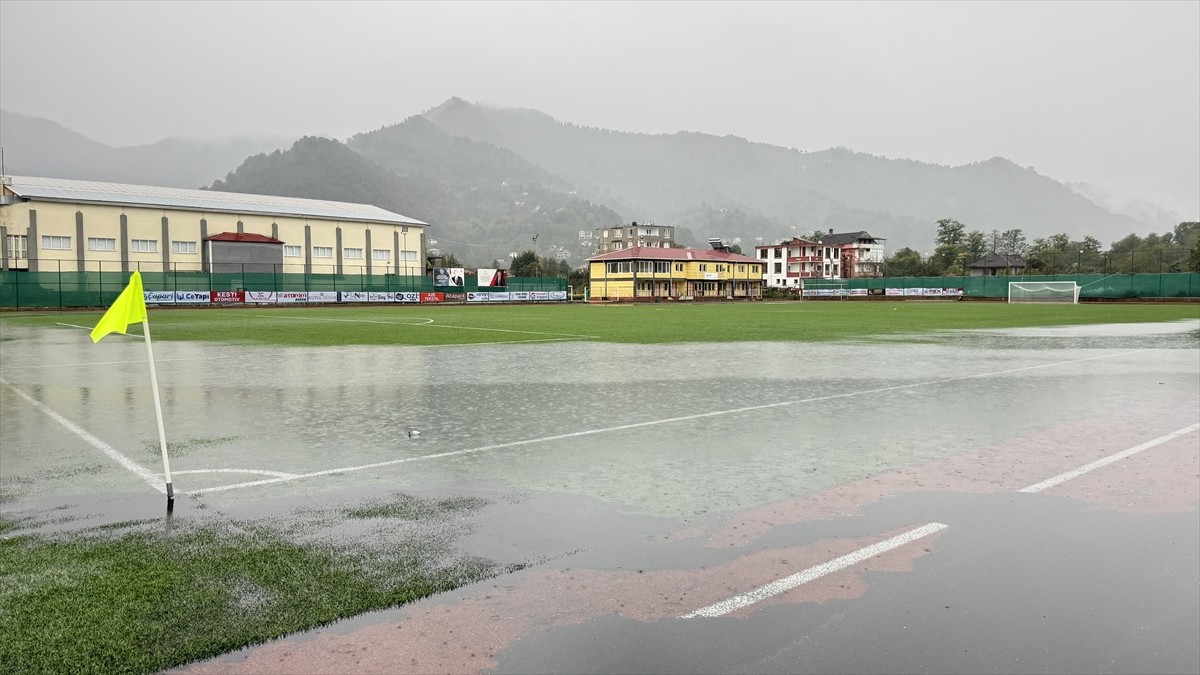 Artvin Hopaspor-Tokat Belediye Plevnespor Maçı Sağanak Nedeniyle Ertelendi