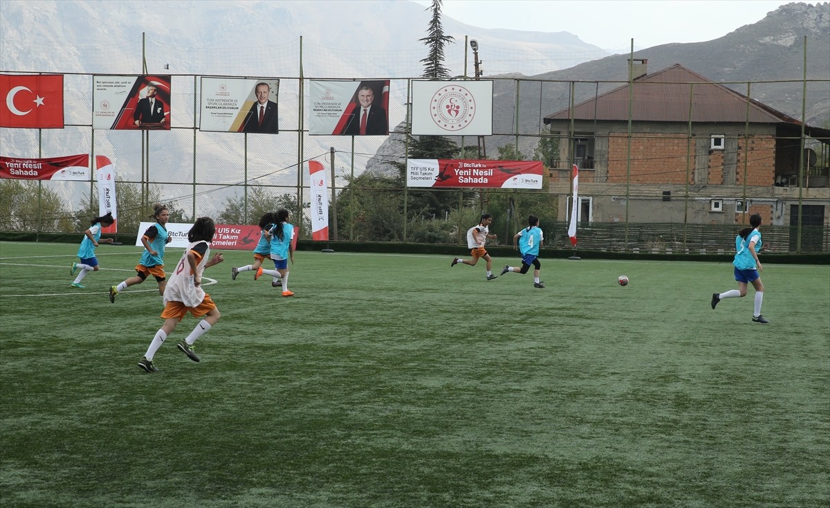 Hakkari'de U15 ve U17 Kız Milli Takım Seçmeleri Yapıldı