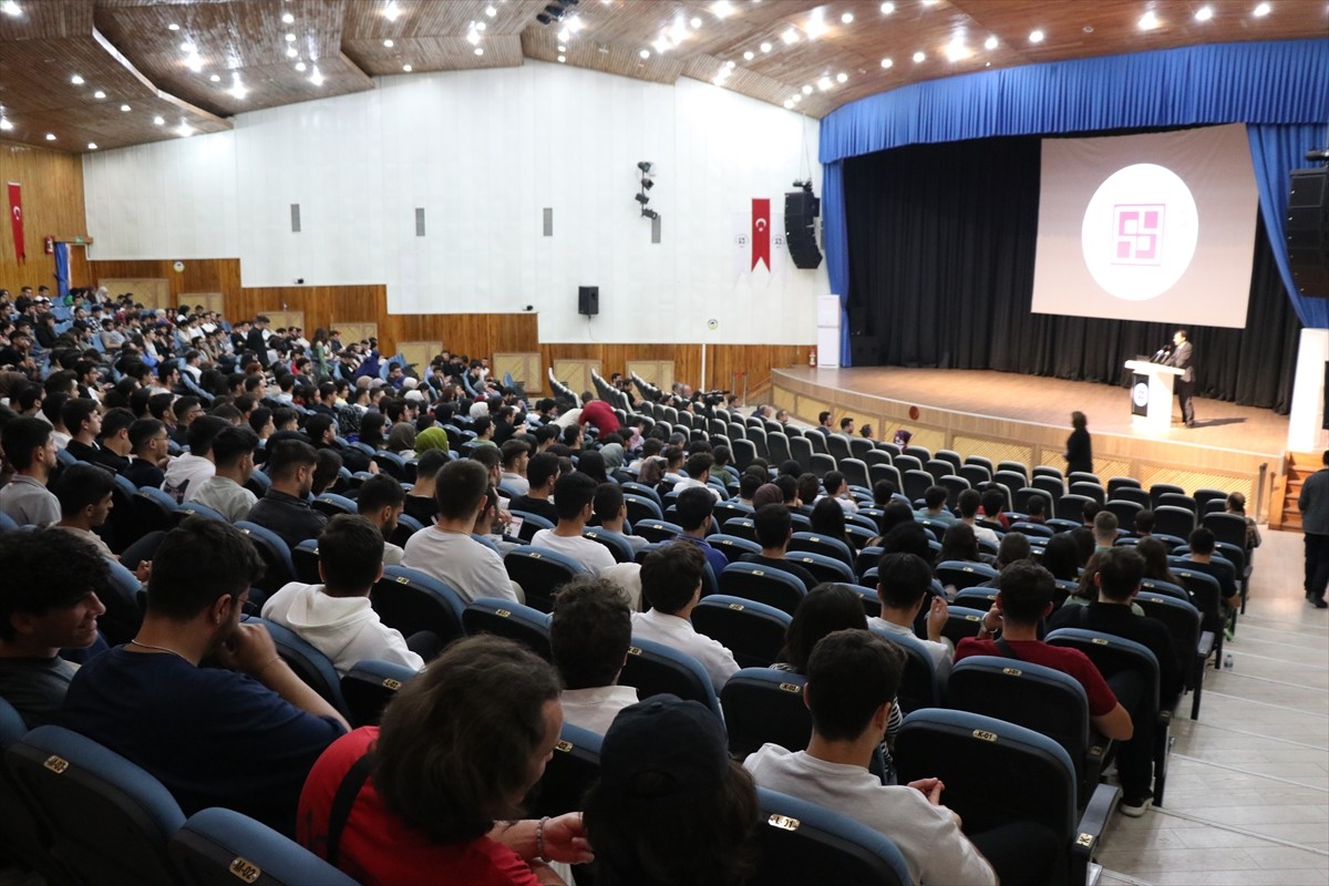 Elazığ'da 4. Bilişim Teknolojileri Kongresi Gerçekleşti