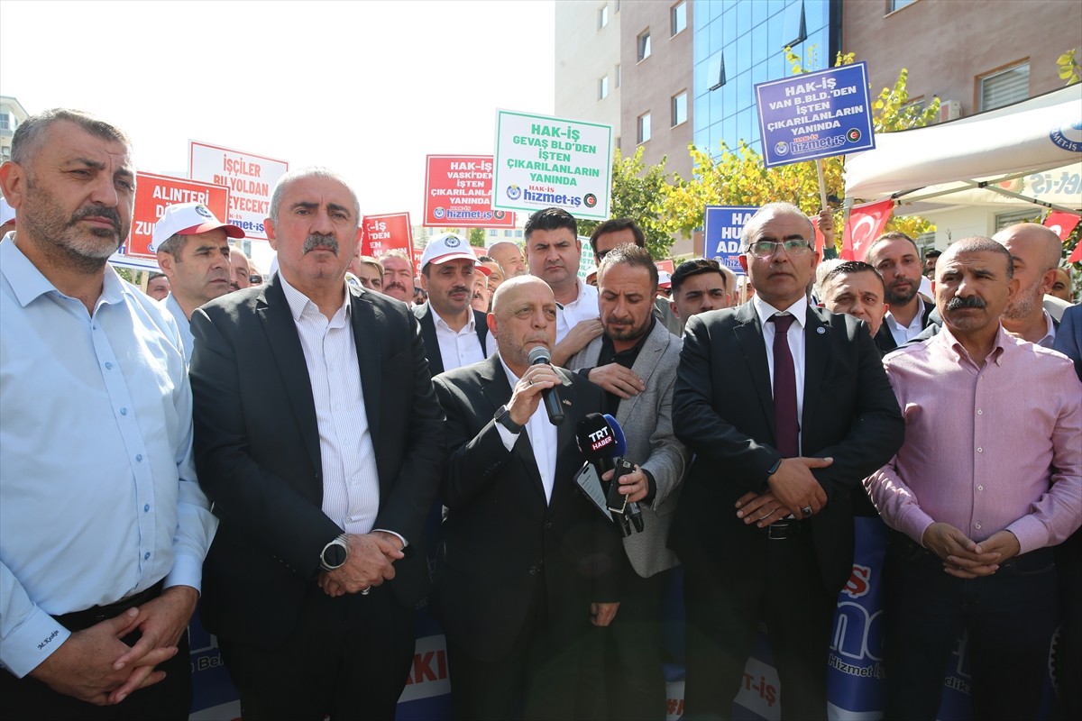 HAK-İŞ Genel Başkanı Mahmut Arslan'dan Van'daki İşten Çıkarma Protestolarına Destek Ziyareti