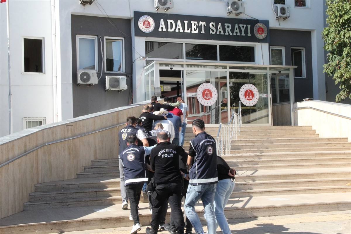 Kocaeli'de Göçmen Kaçakçılığı Operasyonu: 12 Tutuklama