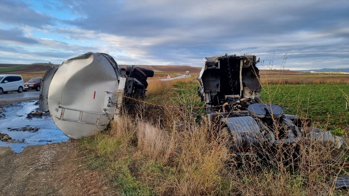 Çorum'da Minibüs ve Tanker Çarpıştı: 1 Ölü, 18 Yaralı