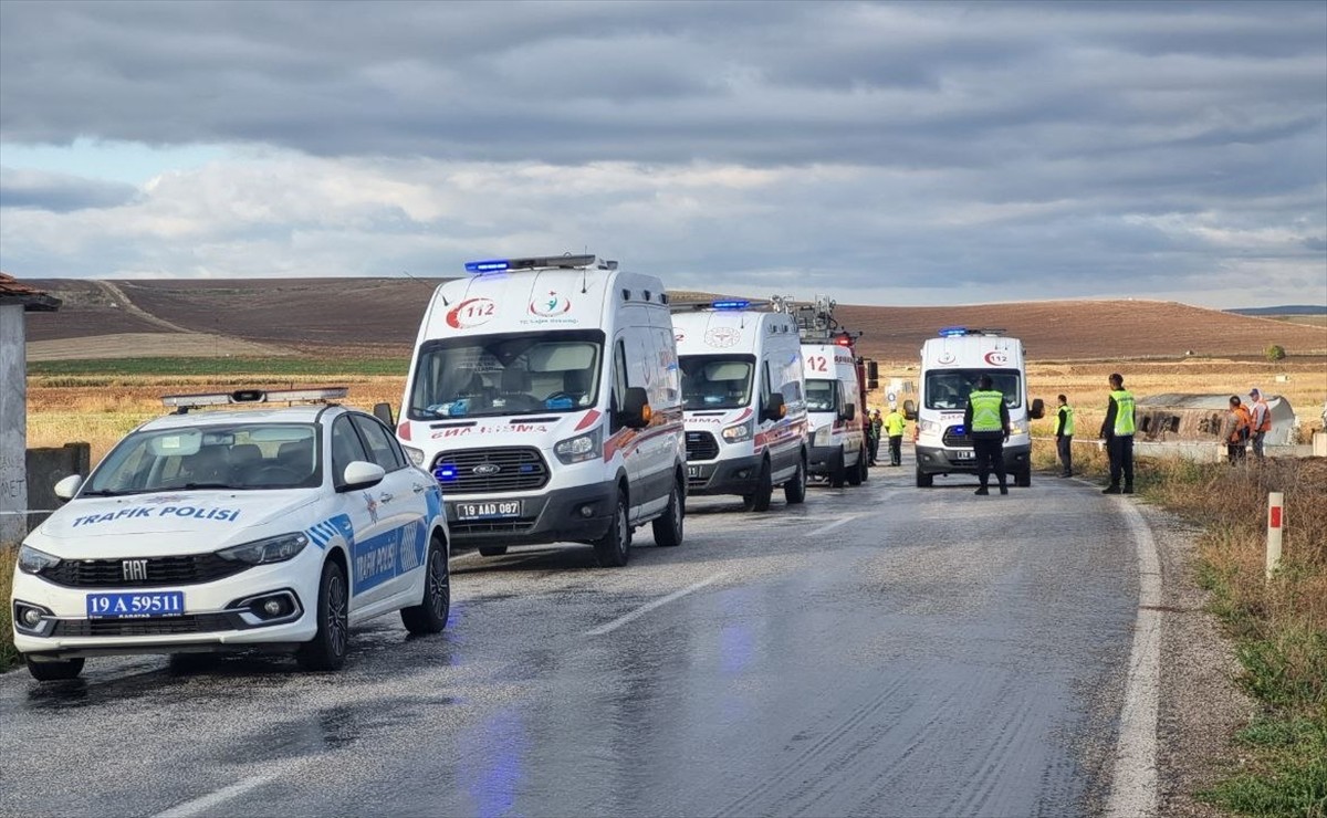 Çorum'da Minibüs ve Tanker Kaza Yaptı: 1 Ölü, 18 Yaralı