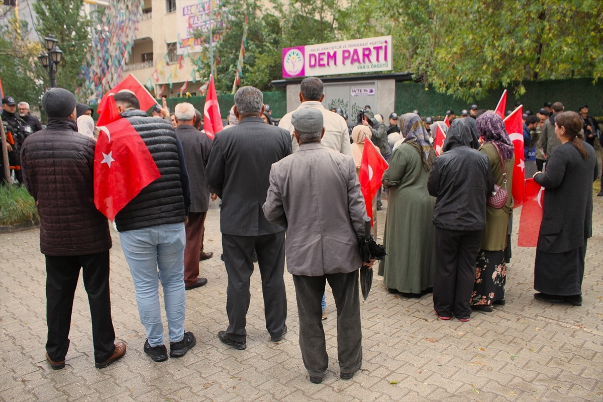 Vanlı Ailelerin Çocukları için Sürdüğü 'Evlat Nöbeti' Devam Ediyor