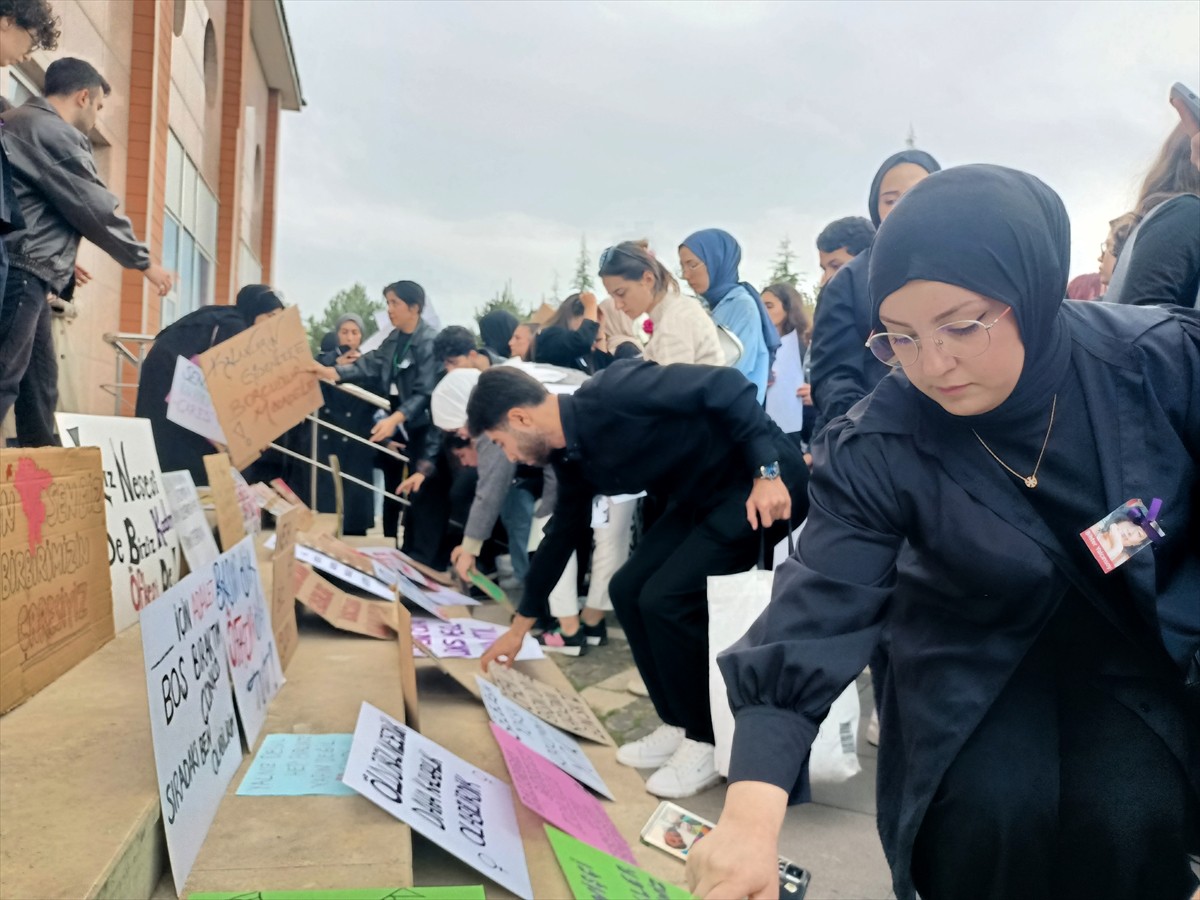 Bingöl Üniversitesi Öğrencilerinden Kadına Yönelik Şiddet Protestosu