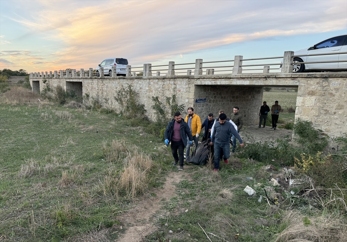 Edirne'de Tunca Nehri Kenarında Erkek Cesedi Bulundu