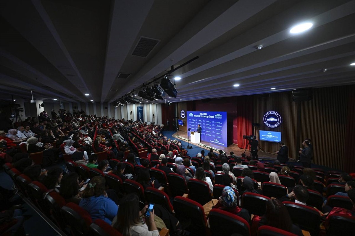 Bakan Kacır, Bezmialem Vakıf Üniversitesi'nin Açılış Töreninde Sağlık Yatırımlarını Vurguladı