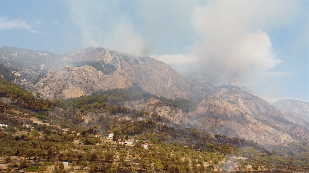 Muğla'daki Orman Yangınlarına Müdahale Sürüyor