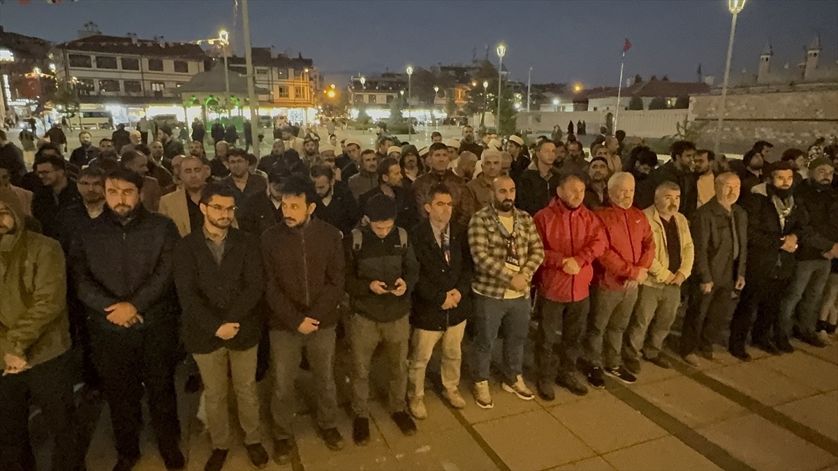 Konya'da Yahya Sinvar İçin Gıyabi Cenaze Namazı Düzenlendi