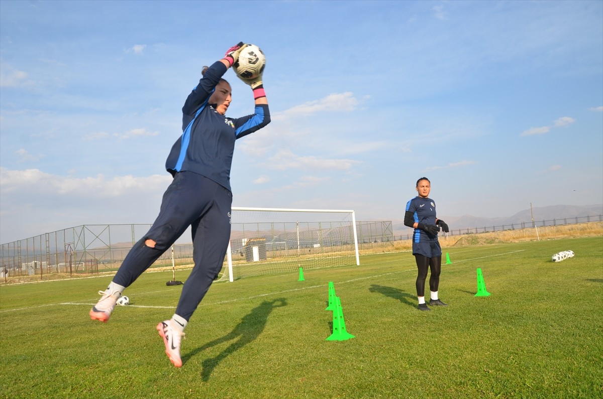 Yüksekova'nın Kadın Futbolcuları Galibiyet İçin Hazır