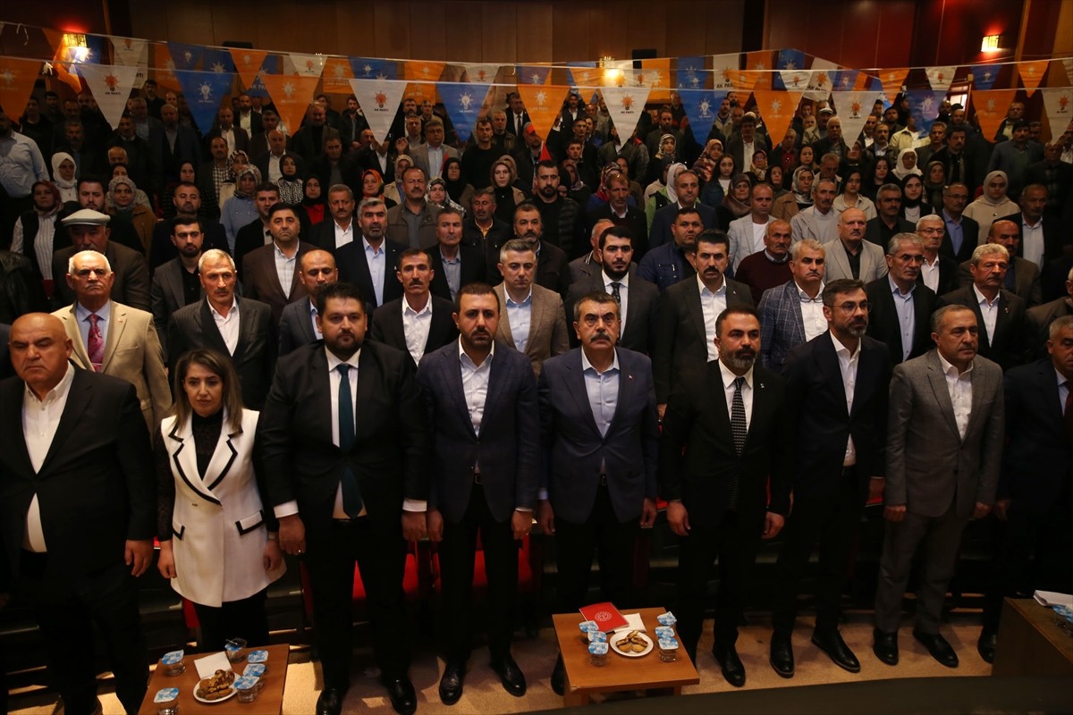 Milli Eğitim Bakanı Tekin, Bitlis Ahlat'ta AK Parti Kongresi'nde Konuştu