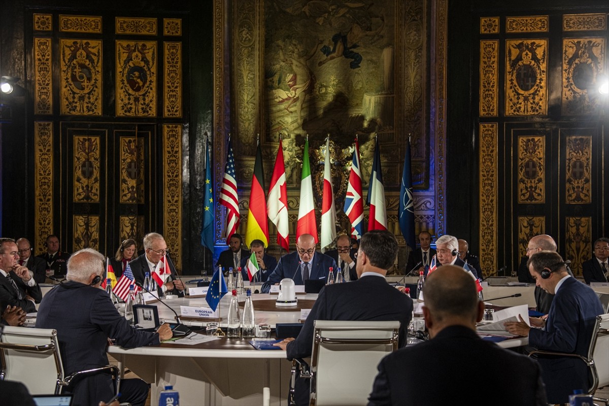 G7 Savunma Bakanları İlk Kez Napoli'de Toplandı