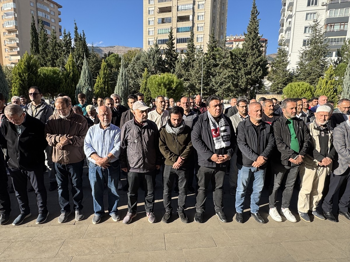 Kahramanmaraş'ta Yahya Sinvar İçin Gıyabi Cenaze Namazı Düzenlendi