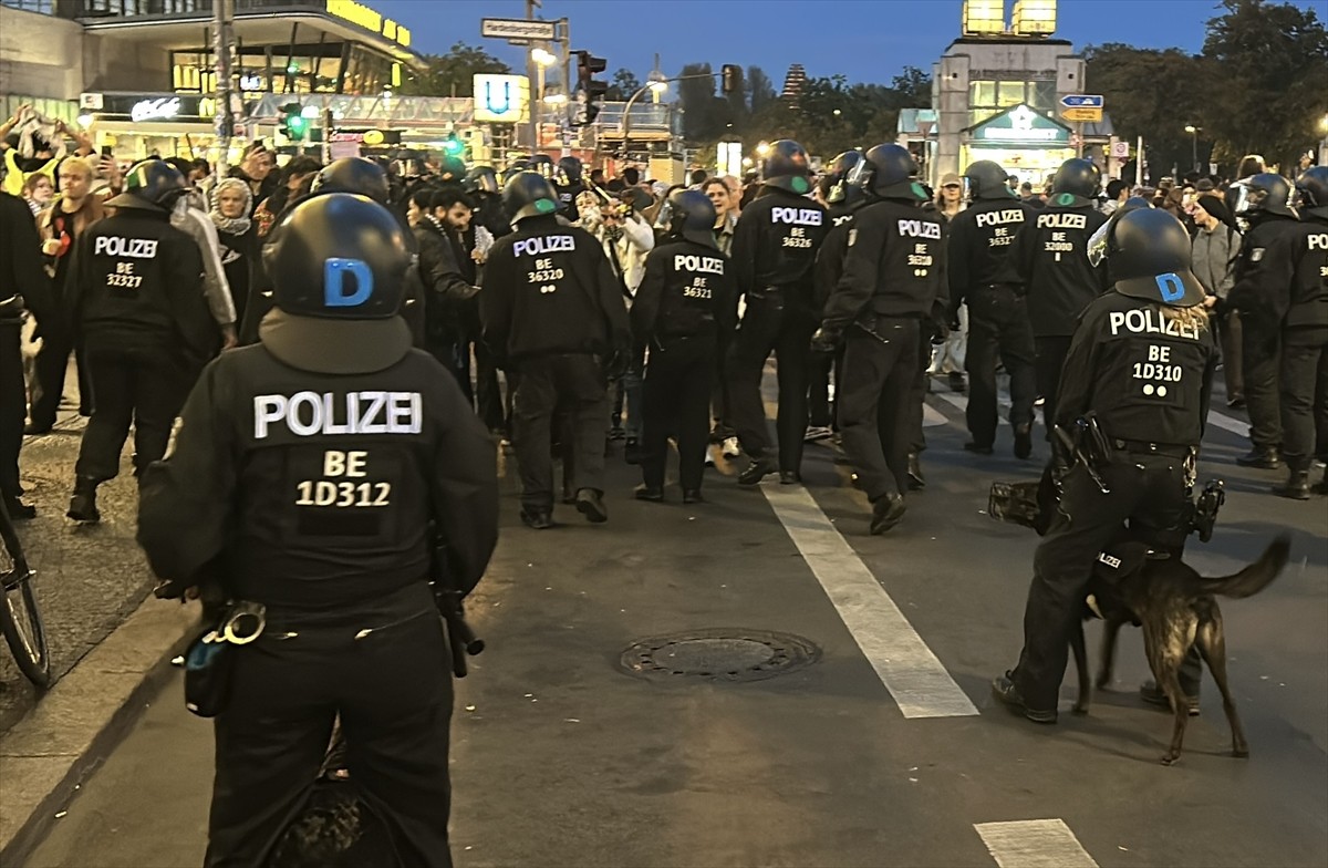 Berlin'de Filistin'e Destek Gösterisine Polis Müdahalesi