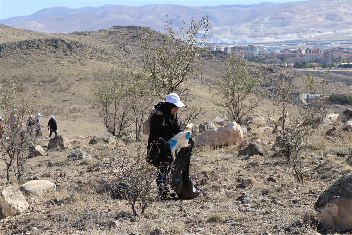 Yozgat, Kırşehir ve Niğde'de Orman Temizliği Etkinliği Gerçekleştirildi